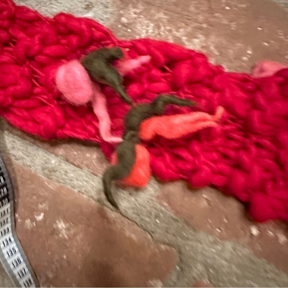 Handmade hand knit red extra long cozy scarf - Picture 13 of 16